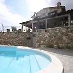 Timeless In With Garden And Swimming Pool 카글리
