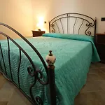 Timeless In With Garden And Swimming Pool 빌라 *