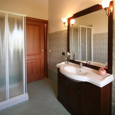 Timeless In With Garden And Swimming Pool カーリ